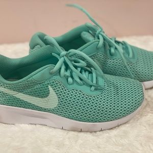 Nike Girls Tarjun  sneakers in Emerald